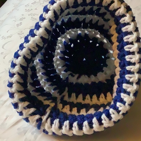 Winter 🥶 hat hand crocheted blue white 6/12 mo - Picture 4 of 4